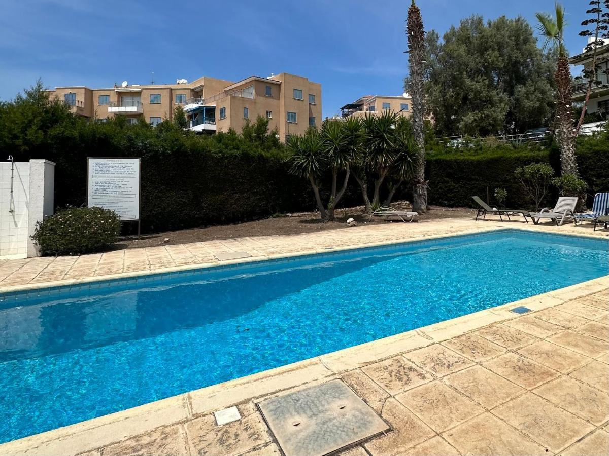 Sea View Apartment Near The Beach Pafos Exterior foto